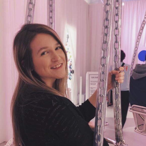 Meet your Posher, Amanda - Picture 1 of 1